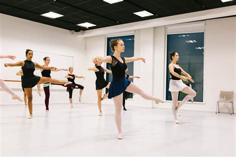 芭蕾舞、民族舞专业班