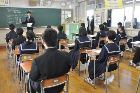 高中三年级英语校内课程