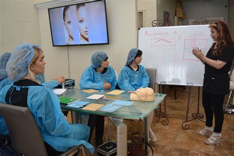 娜爾妮莎化妝培訓(xùn)學(xué)校