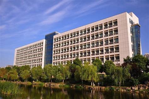 中南财经政法大学企业投资与管理