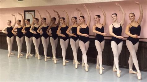 芭蕾基训＋民族舞、古典舞