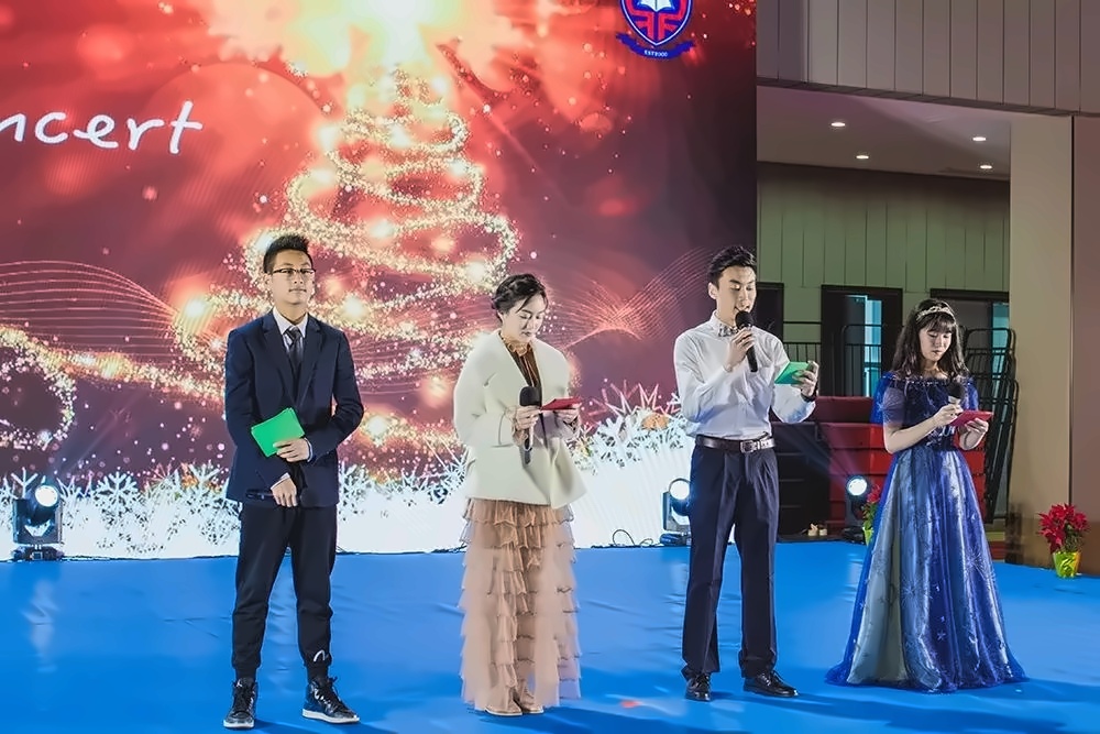 圣诞文艺汇演.jpg