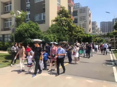 句容碧桂园学校教学区参观.jpg