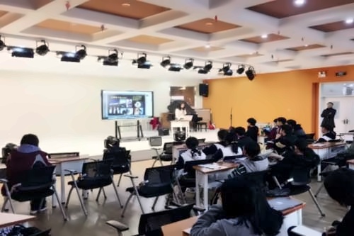 中育贝拉国际高中