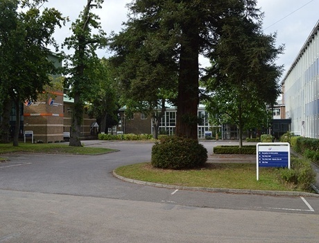 范堡罗科技学院