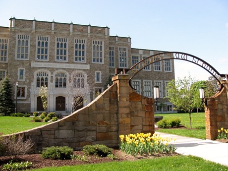 奥尔巴尼法学院
