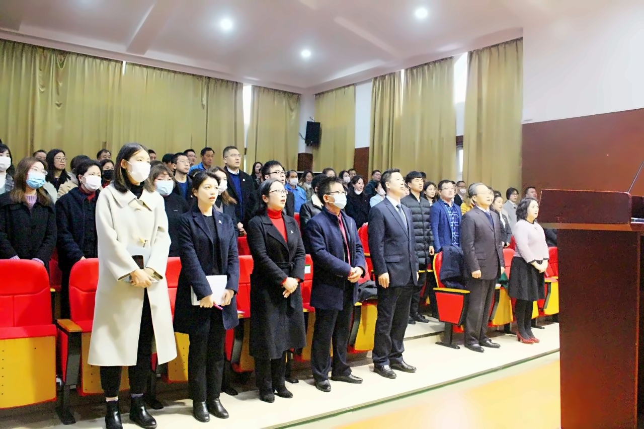 上海枫叶国际学校举行2020-2021学年下学期**次员工大会.jpg