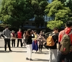 TUFC留学预科学生拔河比赛