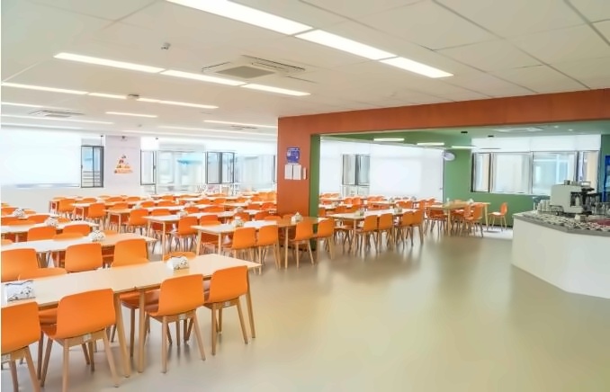 上海籽奥高中食堂环境
