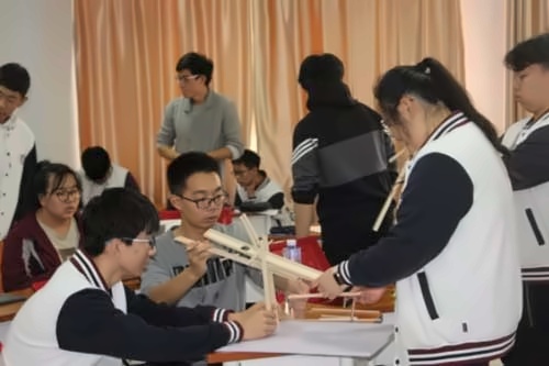 中育贝拉国际高中