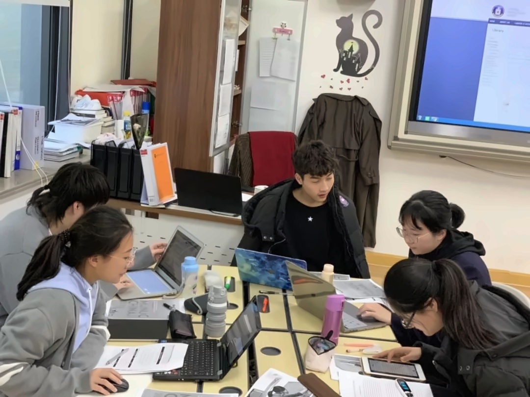上师大附二外国际部模拟联合国.jpg