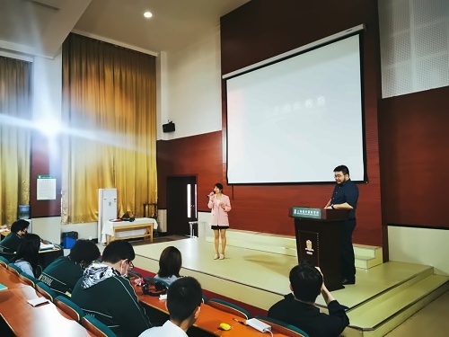 上海枫叶国际学校周末讲堂.jpg