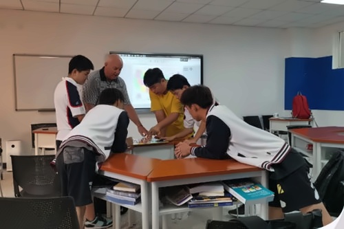 中育贝拉国际高中