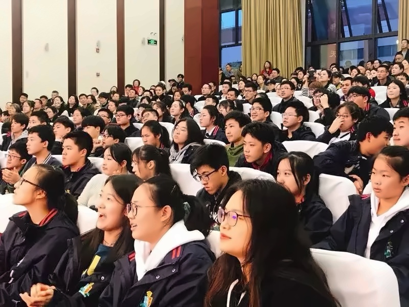 家长会现场.jpg