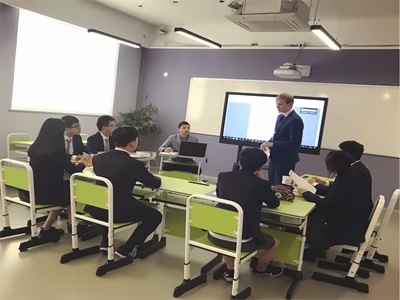 苏州青云实验中学国际部上课