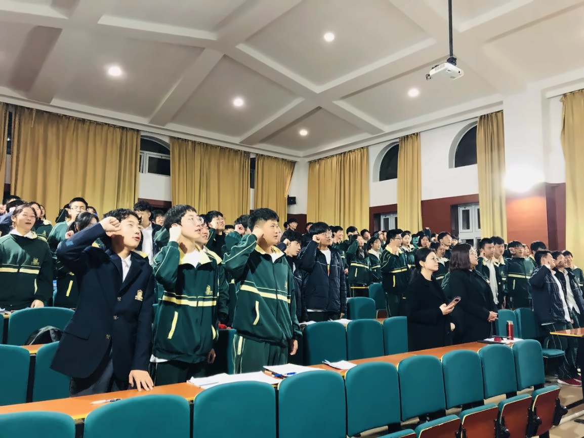 九年级学生大会.jpg
