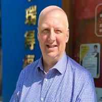 Dennis Bennett博士 英国文学老师