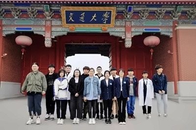 湖州帕丁顿双语学校国际部学生合影