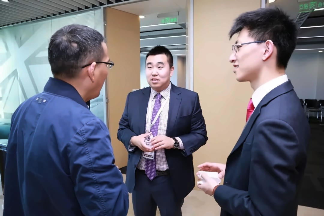 赴英国总校考察调研.jpg