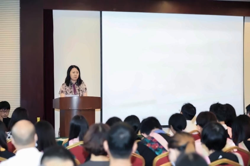 高三班主任Kathy代表全体毕业班老师发言.jpg