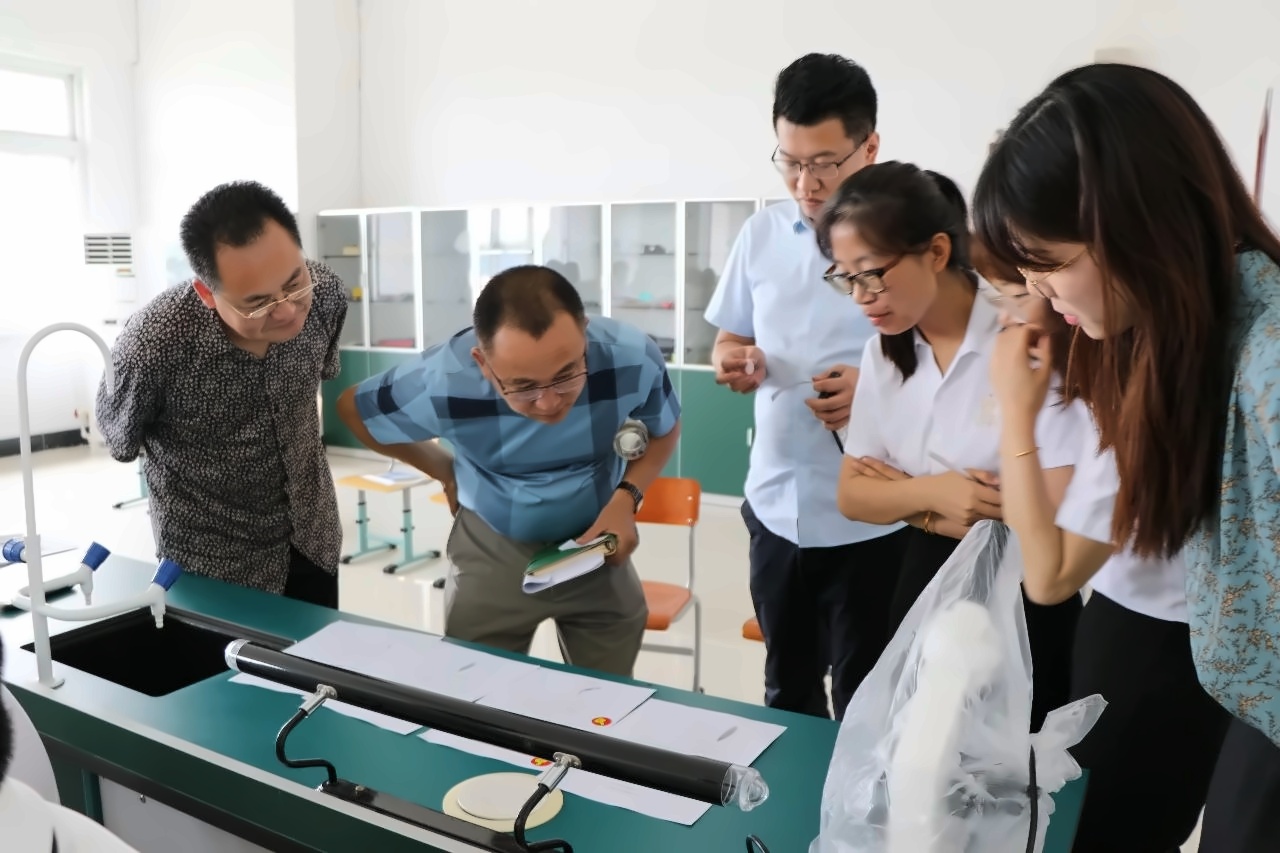 义乌校区一行到上海枫叶国际学校开展评估**.jpg