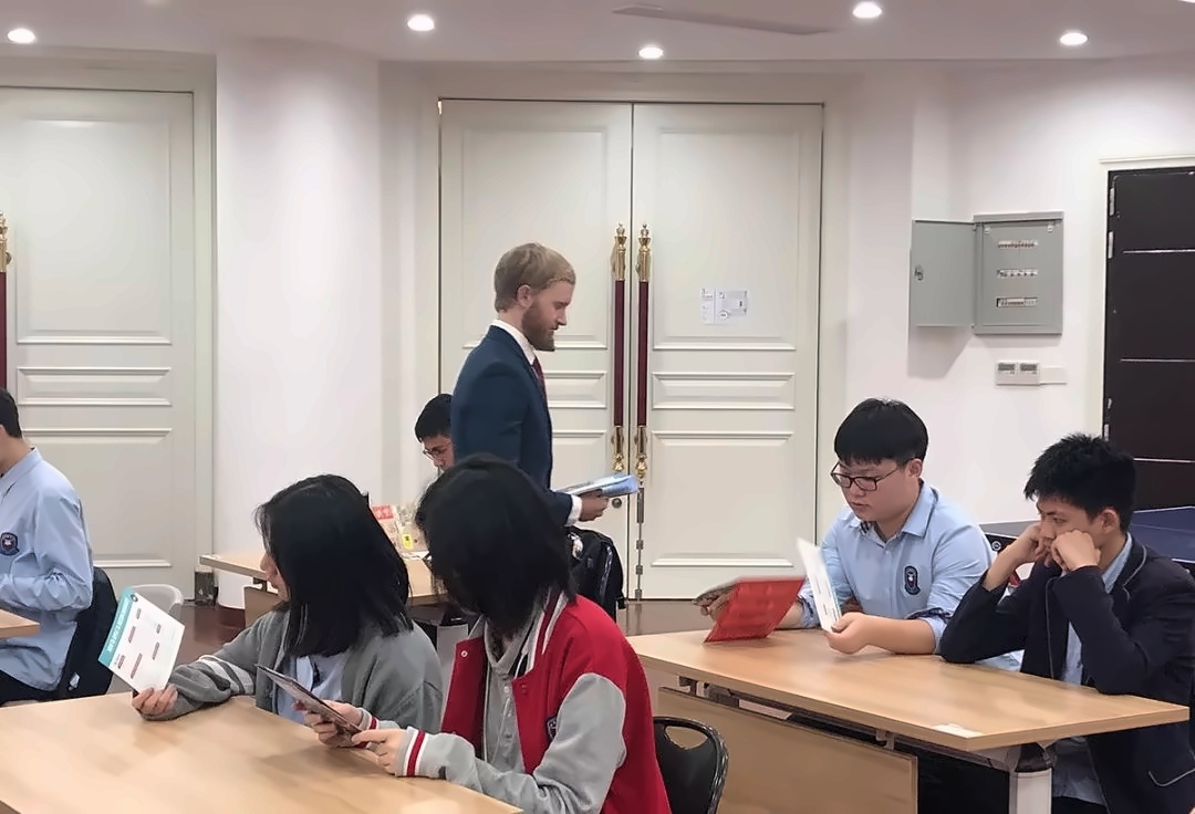 波士顿大学招生副主任来访.jpg