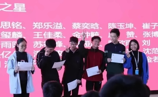 获奖学生合影.jpg