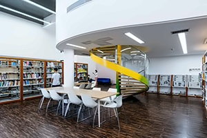 深圳市承翰学校（国际课程实验校区）大型国际化图书馆