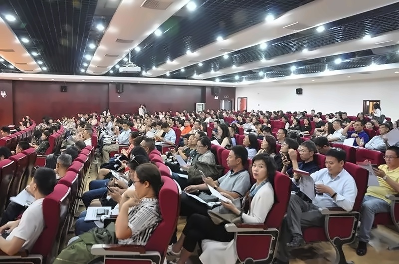 2019级光华剑桥新生家长会.jpg