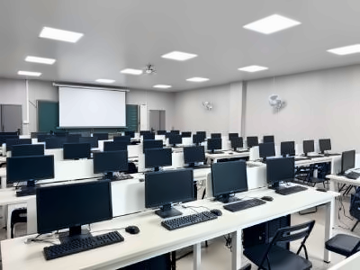 香港紫荆学院（深圳）福华学校 DSE计算机室