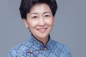 小学部校长李虹霞