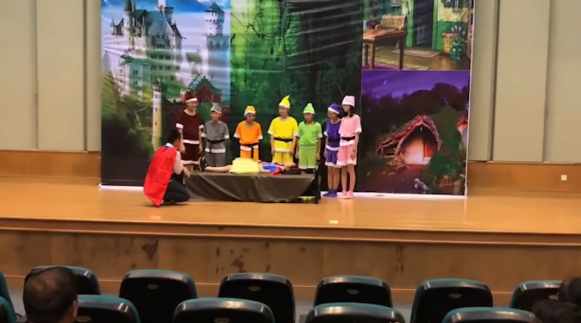 《白雪公主与七个小矮人》.jpg