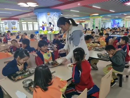 家长陪餐制.jpg