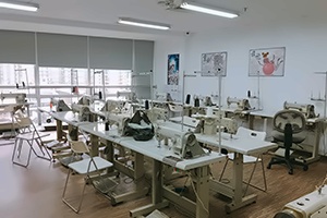 广州莱佛士设计学院缝纫室