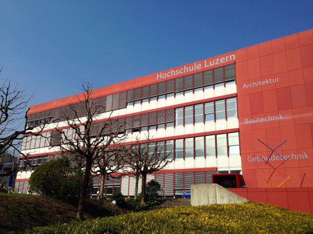卢塞恩高等专业学院