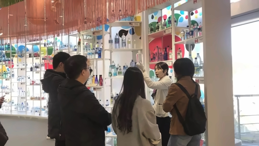参观CRECLA.jpg