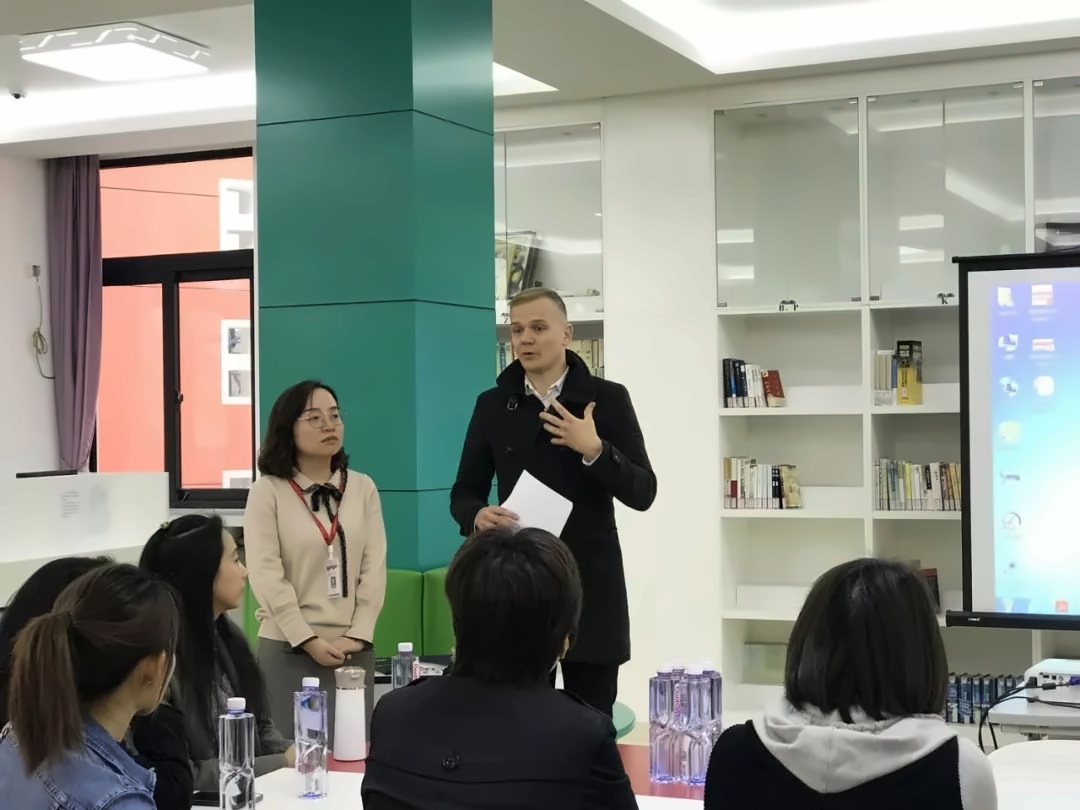 家长会现场.jpg
