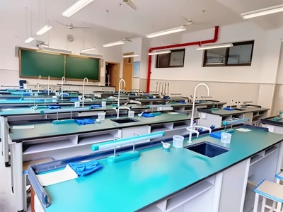 华盛达外语学校国际部实验室