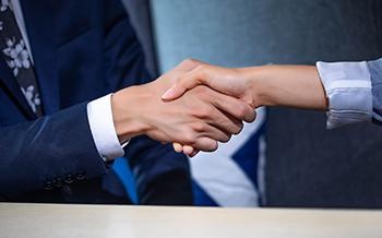 以透明和专业的教育服务为任务