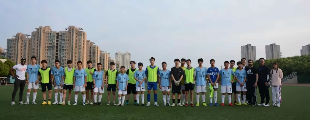 上师大附二外国际部足球友谊赛.jpg