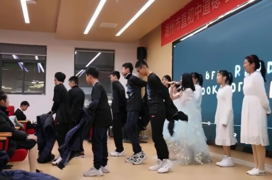 湖州帕丁顿双语学校初中部英文歌曲大赛