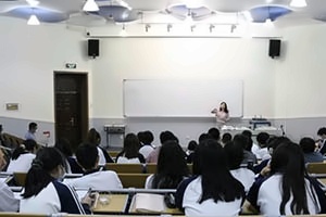 中育贝拉国际高中