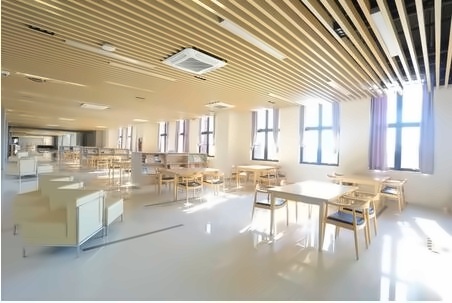 上海建桥国际高中图书馆2.jpg
