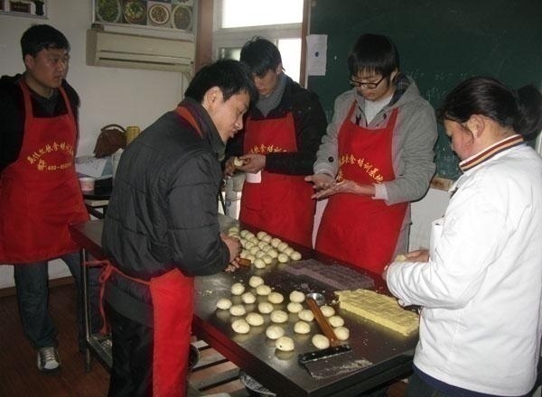 武汉三鲜锅贴正规培训学校（正宗小吃做法培训）
