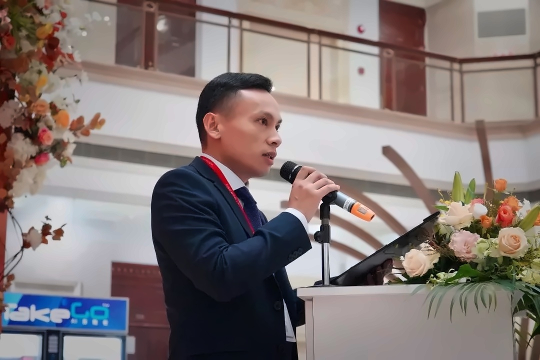 李健校长.jpg