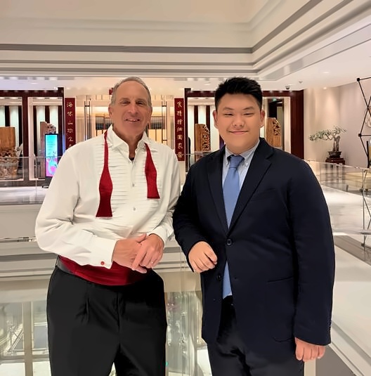 哈罗北京升学指导老师与纽约大学录取者.jpg