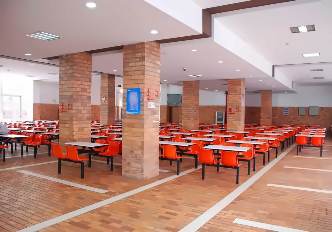 上海国王国际高中餐厅.jpg