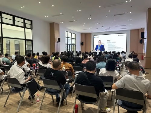 新华艺术高级中学讲座