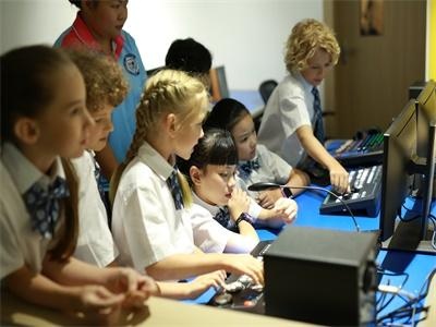 小学部上课实景图