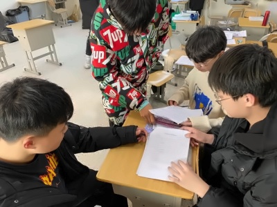 省泰中国际部经济课.jpg